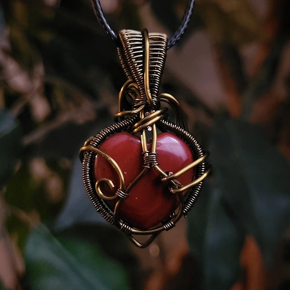 Handmade Red Jasper, Labradorite & Garnet Crystal Heart Pendant - Picture 2 of 2